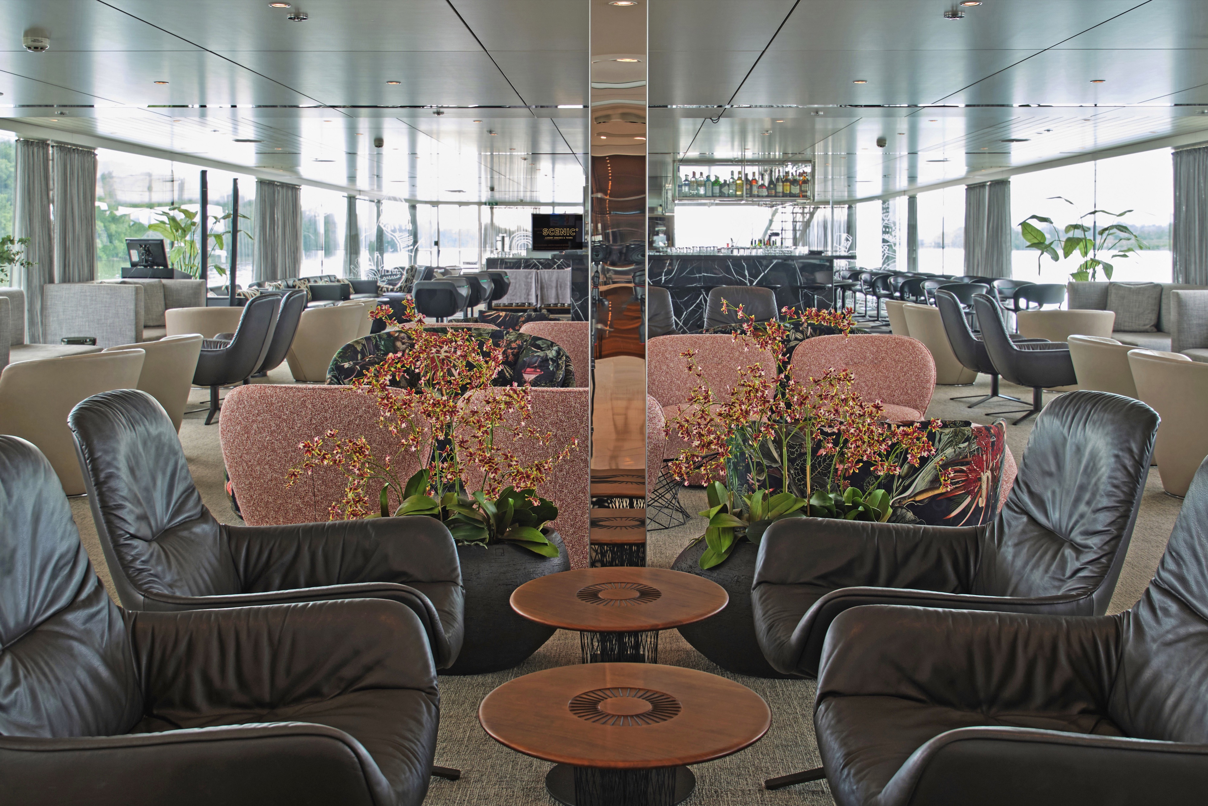 Scenic Amber - Panorama Lounge & Bar